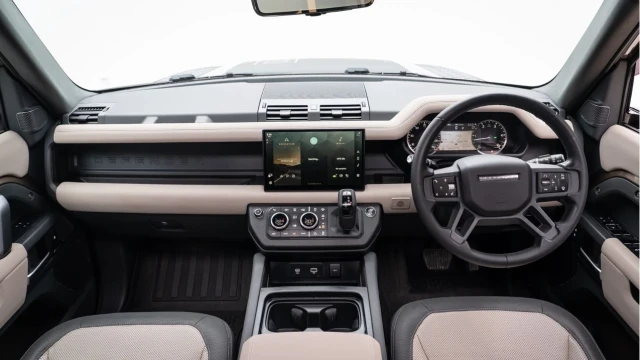 Land Rover Defender (23 Reg) 110 3.0 D300 X-Dynamic HSE (Explorer) Image 2