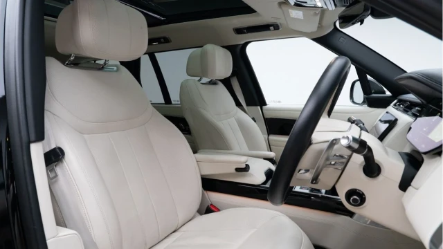Land Rover Range Rover (22 Reg) 3.0 D350 Autobiography Image 2