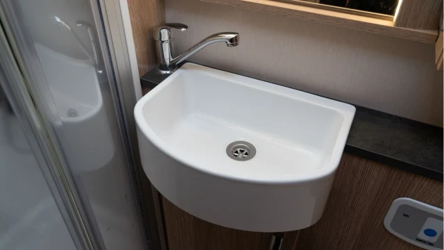 Auto-Trail Frontier Scout (73 Reg) 2.3D (6 Berth) Image 8