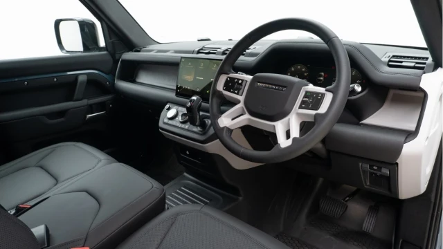 Land Rover Defender (25 Reg) 90 3.0 D250 S Hard Top Commercial (3 Seat) (+VAT) Image 2