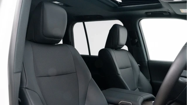 Toyota Land Cruiser (74 Reg) 300 3.3D V6 VX (7 Seat) Image 3
