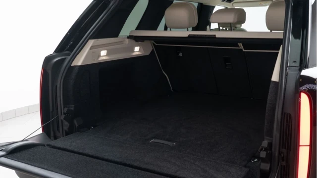 Land Rover Range Rover (73 Reg) 3.0 D350 HSE (Shadow Pack) Image 7