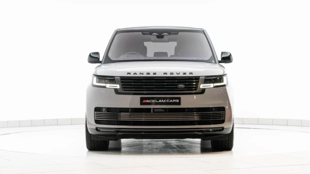 Land Rover Range Rover (72 Reg) 4.4 P530 SV Image 8