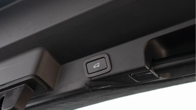 Land Rover Range Rover Sport (19 Reg) 5.0 V8 SVR Image 8