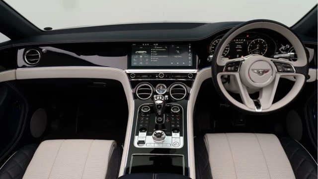 Bentley Continental (20 Reg) 4.0 V8 Convertible (Mulliner) Image 3