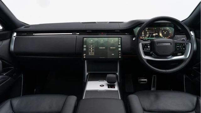 Land Rover Range Rover (24 Reg) 3.0 D300 HSE (Shadow Pack) Image 2