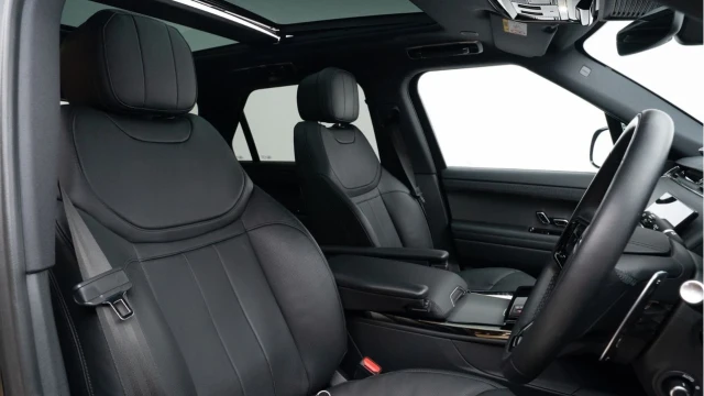 Land Rover Range Rover Sport (73 Reg) 3.0 D300 Dynamic SE (Black Pack) (VAT Q) Image 3