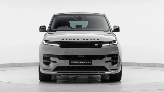 Land Rover Range Rover Sport (73 Reg) 3.0 D300 Dynamic SE (Black Pack) Image 4