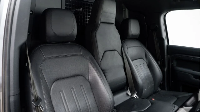 Land Rover Defender (21 Reg) 110 3.0 D250 SE Hard Top Commercial (3 Seat) (+VAT) Image 3