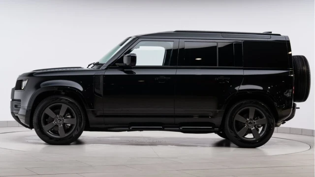 Land Rover Defender (74 Reg) 110 3.0 D250 X-Dynamic HSE Hard Top Commercial (3 Seat) (+VAT) Image 5