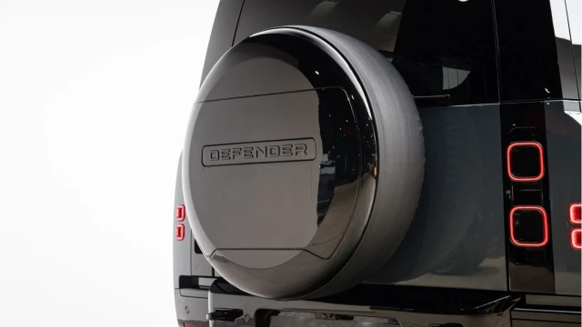Land Rover Defender (25 Reg) 110 3.0 D250 X-Dynamic SE (Black Pack) Image 8