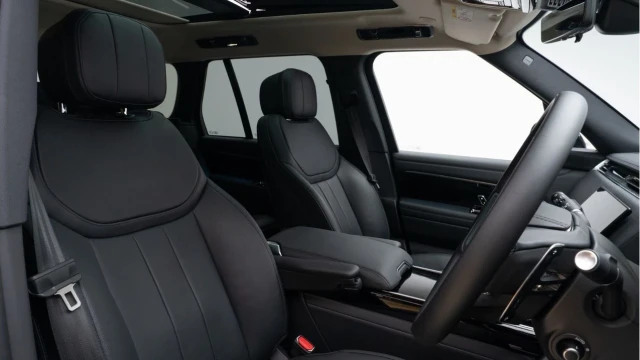 Land Rover Range Rover (74 Reg) 3.0 D350 HSE (Shadow Pack) Image 3