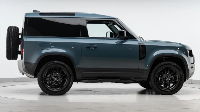 Land Rover Defender (25 Reg) 90 3.0 D250 S Hard Top Commercial (3 Seat) (+VAT) Image 8