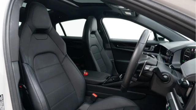 Porsche Panamera (74 Reg) 4 2.9 V6 e-hybrid Image 3