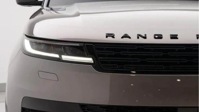 Land Rover Range Rover Sport (23 Reg) 3.0 D300 Autobiography (Black Pack) Image 7