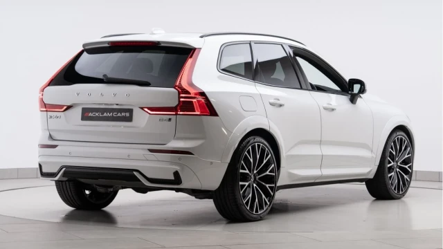 Volvo XC60 (22 Reg) 2.0 B4 R-Design Pro AWD Image 6