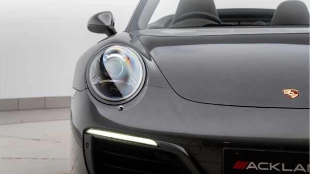 Porsche 911 (16 Reg) 3.0 Carrera 4 S Convertible Image 5