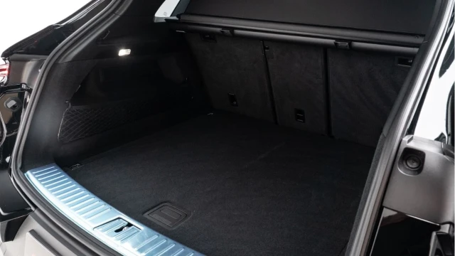 Porsche Cayenne (74 Reg) 3.0 V6 (New Model) Image 4