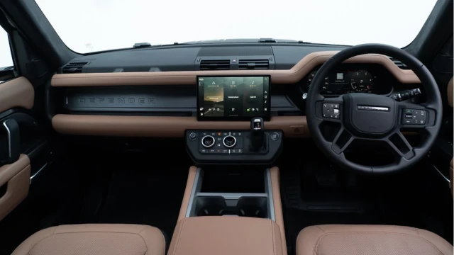 Land Rover Defender (25 Reg) 90 3.0 D350 X-Dynamic HSE (Black Pack) Image 2