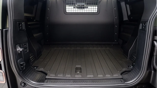 Land Rover Defender (75 Reg) 90 3.0 D250 X-Dynamic HSE Hard Top Commercial (+VAT) Image 4
