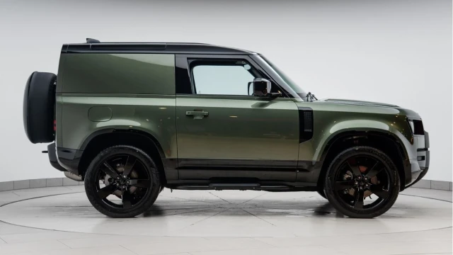 Land Rover Defender  (75 Reg) 90 3.0 D250 X-Dynamic SE Hard Top Commercial (3 Seat) (+VAT) Image 7