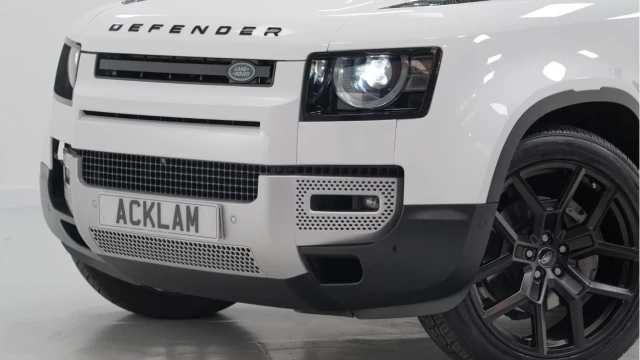 Land Rover Defender (21 Reg) 110 3.0 D300 SE (Black Pack) Image 6
