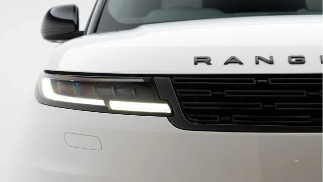 Land Rover Range Rover Sport (73 Reg) 3.0 D300 Dynamic SE Image 8