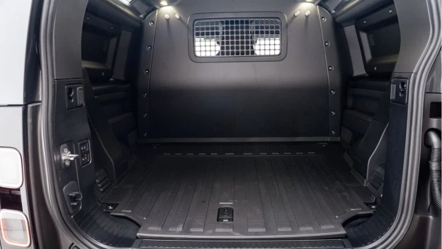 Land Rover Defender (75 Reg) 90 3.0 D250 X-Dynamic HSE Hard Top Commercial (3 Seat) (+VAT) Image 4