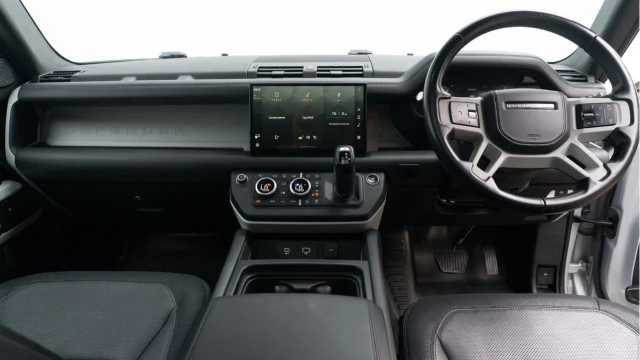 Land Rover Defender (22 Reg) 110 2.0 P400e X-Dynamic HSE Hybrid Image 2
