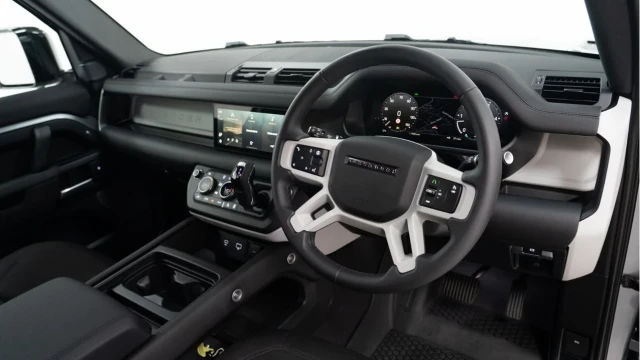 Land Rover Defender (73 Reg) 90 3.0 D250 Hard Top Commercial (URBAN) (+VAT) Image 2