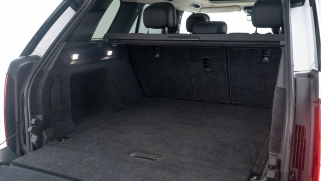 Land Rover Range Rover (24 Reg) 3.0 D300 HSE (Shadow Pack) Image 8