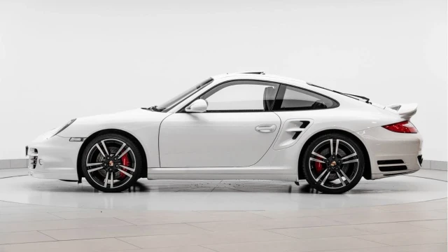 Porsche 911 (60 Reg) 3.8 Turbo Coupe (997) Image 4