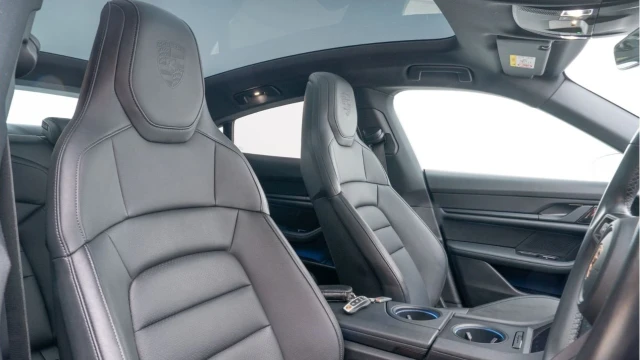 Porsche Taycan (21 Reg) Saloon Image 3
