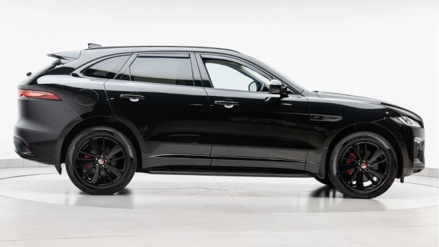 Jaguar F-pace (72 Reg) 2.0 D200 R-Dynamic Black Image 7