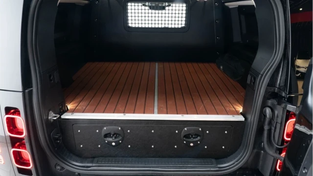 Land Rover Defender (22 Reg) 90 3.0 D250 Hard Top Commercial (+VAT) Image 4