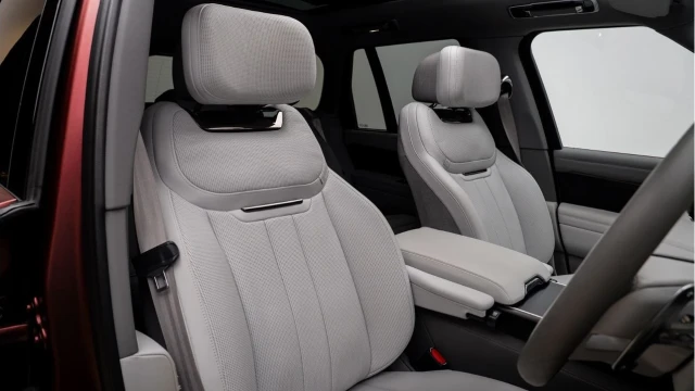 Land Rover Range Rover (72 Reg) 3.0 P510e SV Hybrid Image 3