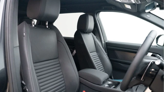 Land Rover Discovery Sport (74 Reg) 2.0 D200 Dynamic SE Image 3