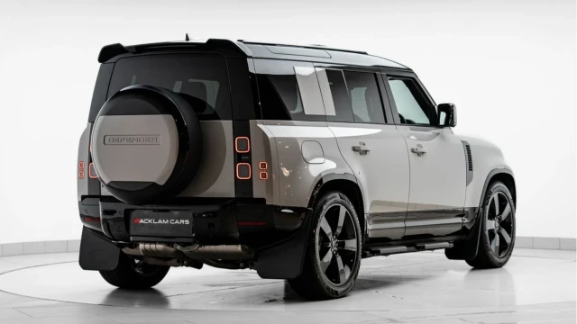 Land Rover Defender (75 Reg) 3.0 D250 X-Dynamic HSE Image 8