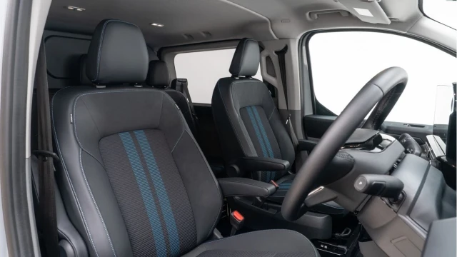 Ford Transit Custom (25 Reg) 320 Sport 2.0 Ecoblue LWB (5 Seat) (+VAT) Image 3