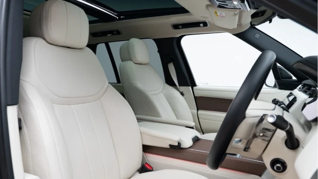 Land Rover Range Rover (24 Reg) 3.0 D350 HSE (Shadow Pack) Image 3