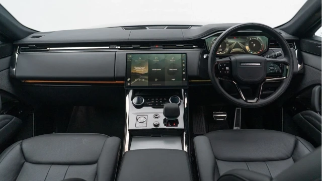 Land Rover Range Rover Sport (73 Reg) 3.0 D300 Dynamic SE (Black Pack) Image 2