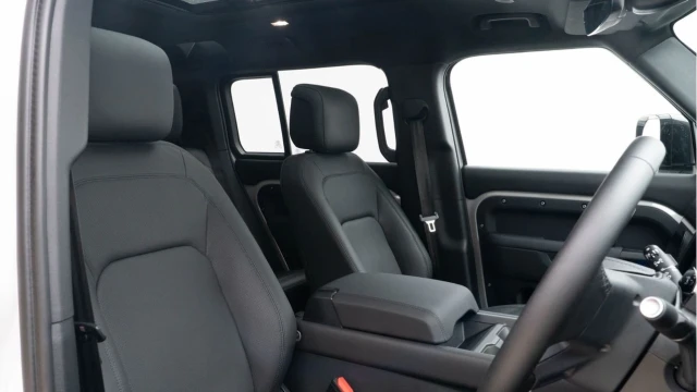 Land Rover Defender (75 Reg) 110 3.0 D350 X-Dynamic HSE (Black Pack) Image 3