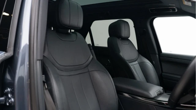Land Rover Range Rover Sport (73 Reg) 3.0 D300 Dynamic SE (Black Pack) Image 3