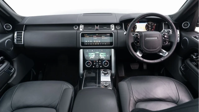Land Rover Range Rover (70 Reg) 4.4 SDV8 Vogue SE Image 2