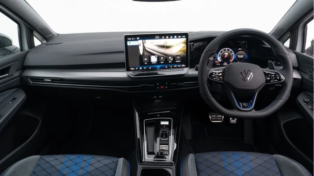 Volkswagen Golf (74 Reg) R 2.0TSI Black Edition 4Motion DSG (VAT Q) Image 2