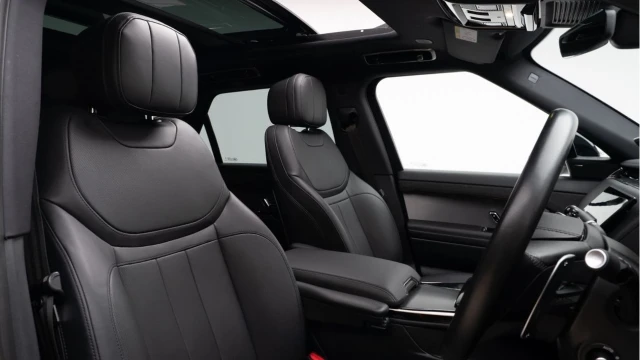 Land Rover Range Rover Sport (73 Reg) 3.0 D300 Dynamic SE (Black Pack) Image 3