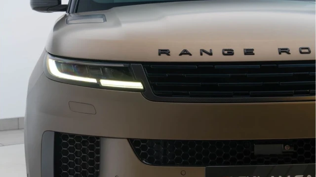 Land Rover Range Rover Sport (74 Reg) 4.4 V8 P635 SV Edition One (VAT Q) Image 8