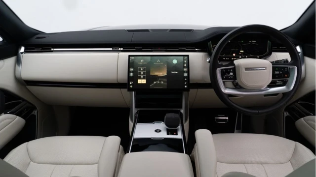 Land Rover Range Rover (24 Reg) 3.0 D350 SE (Shadow Pack) Image 2