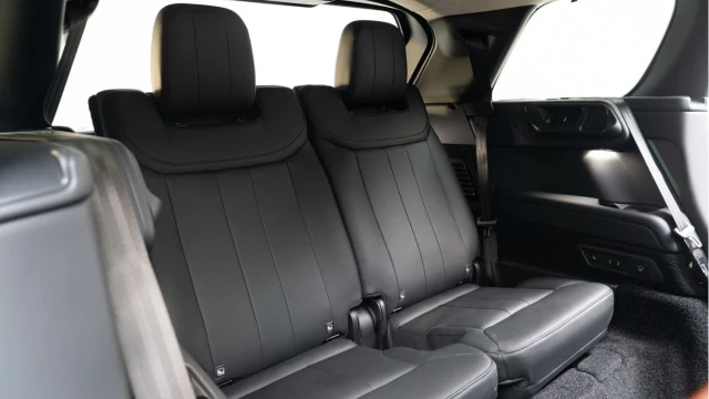 Land Rover Range Rover (25 Reg) 3.0 D350 HSE LWB 7 Seat (Shadow Pack) (VAT Q) Image 4
