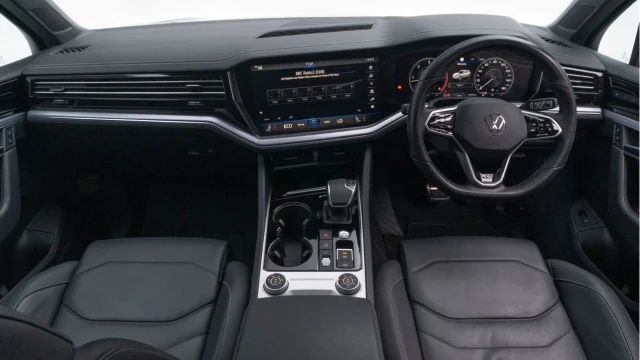 Volkswagen Touareg (70 Reg) 3.0TDI V6 Black Edition Image 2